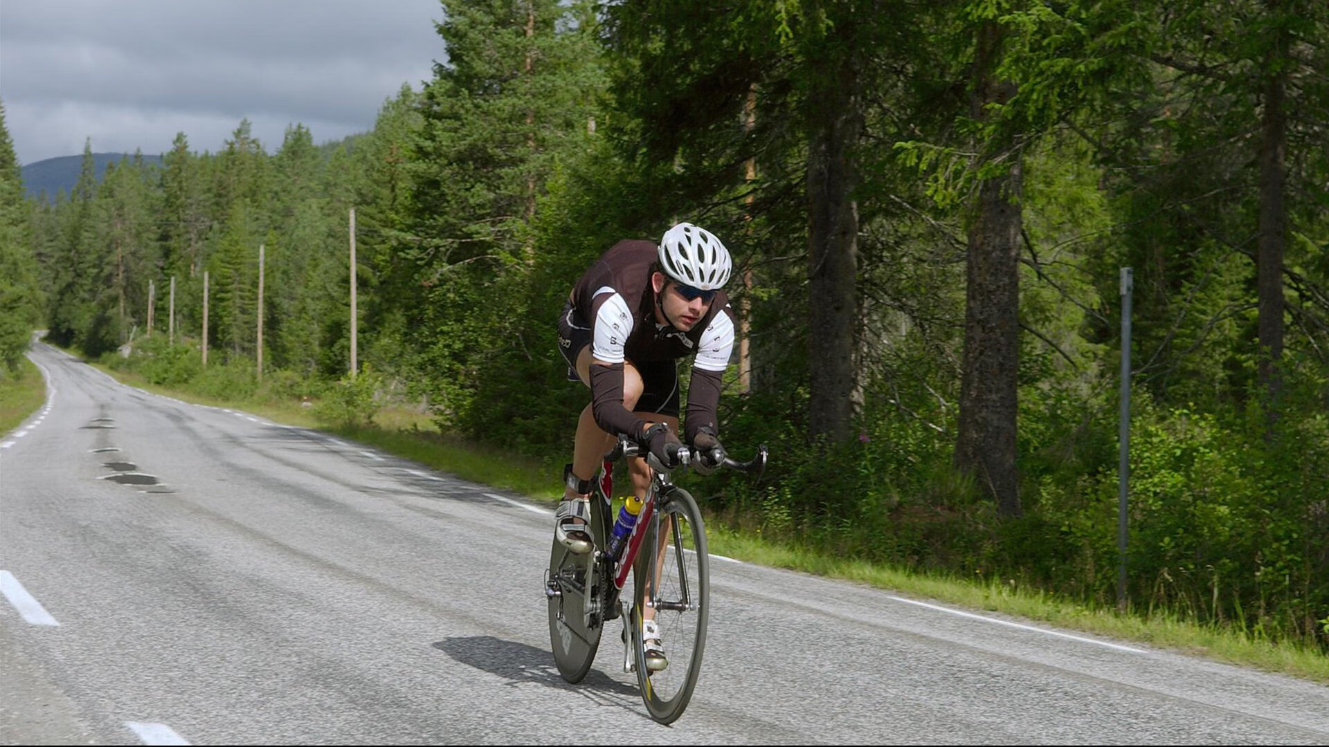当英超争冠焦点战遇上山西队带走湖人，体育世界的平行叙事