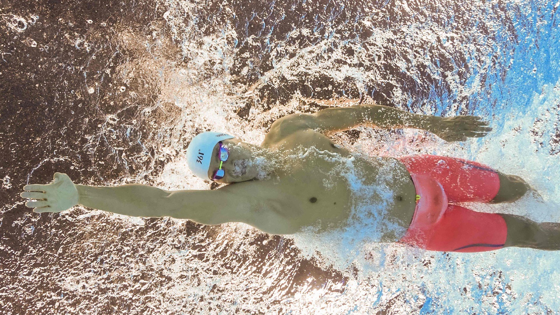 从曼城蓝到沙漠金—阿圭罗焦点战正名，沙特淘汰赛力克哥伦比亚的启示