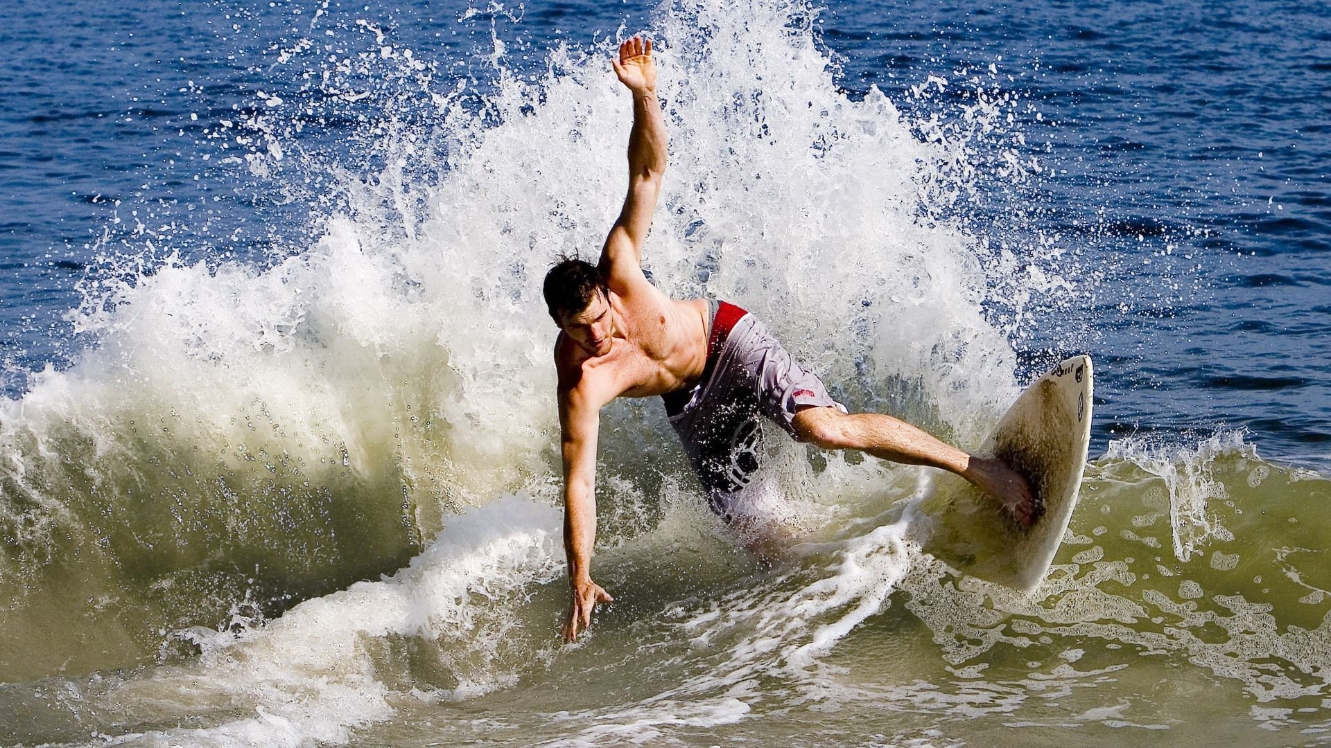 内马尔一锤定音，克罗地亚与比利亚雷亚尔的战术博弈中，他如何主宰比赛走向