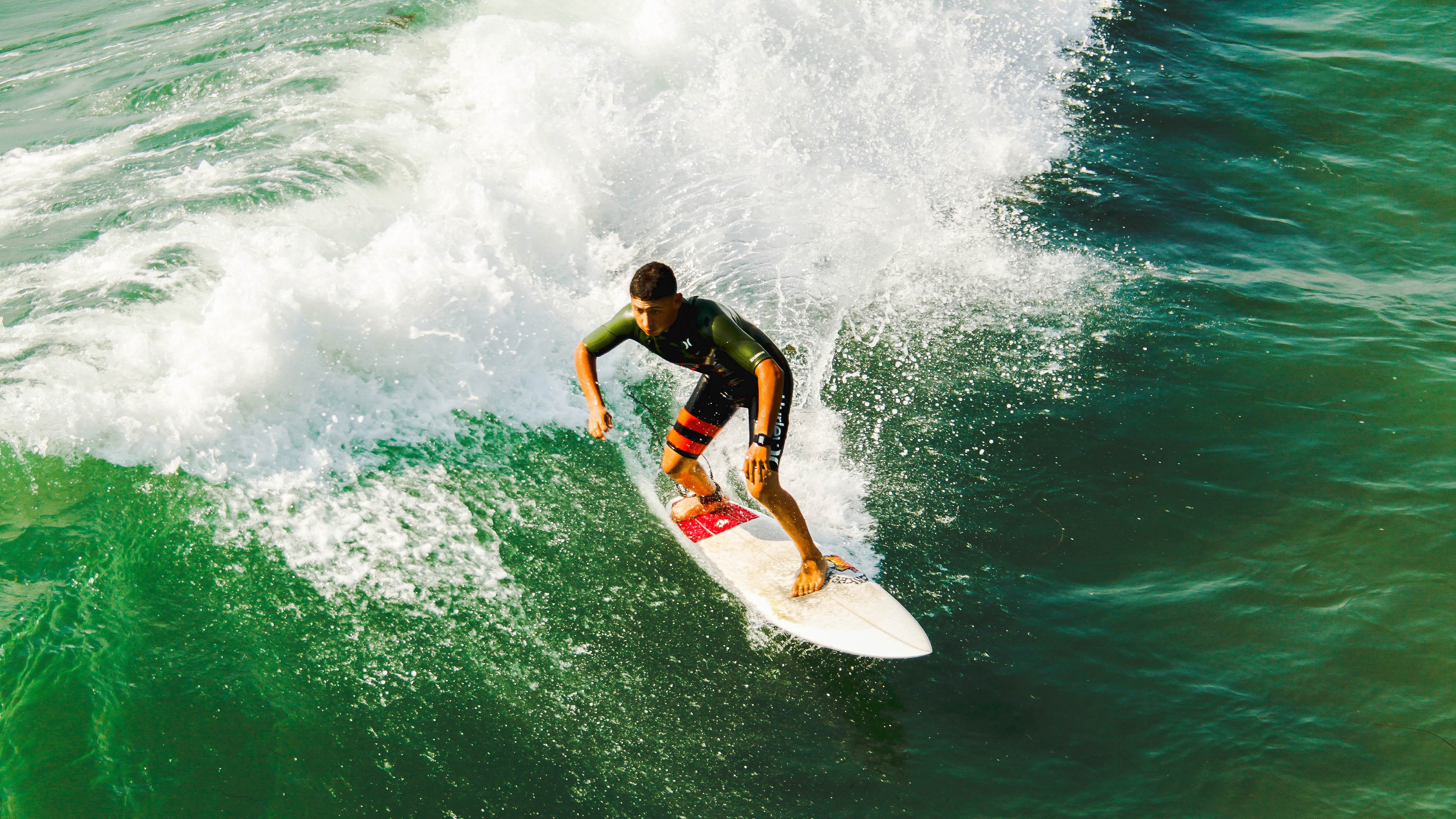 恩比德关键一击定乾坤，湖人险胜老鹰展露冠军相